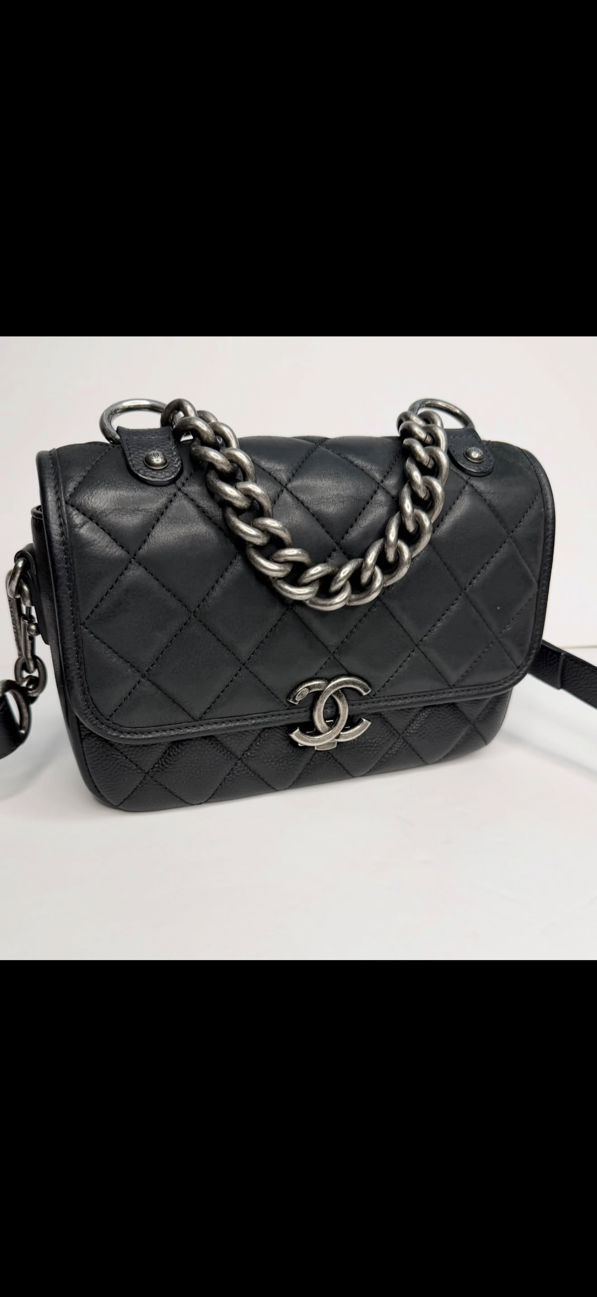 CHANEL
Caviar Iridescent Calfskin Quilted Small Daily Carry Messenger Black